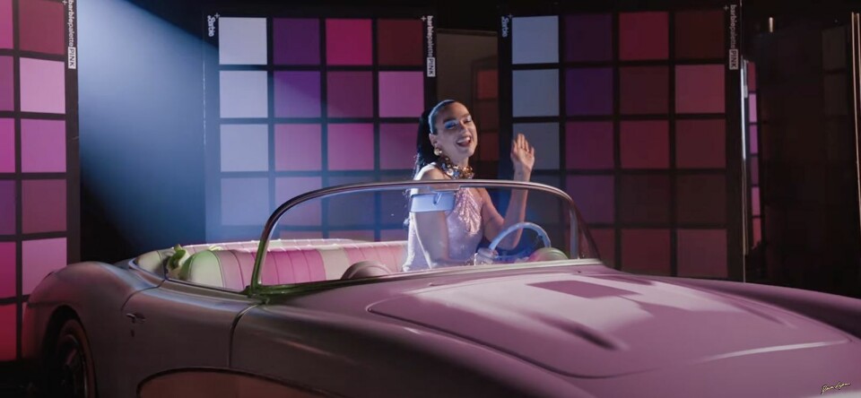 Nieuwe muziek: het knalroze Barbie-lied van Dua Lipa en horrormuziek van Ashnikko