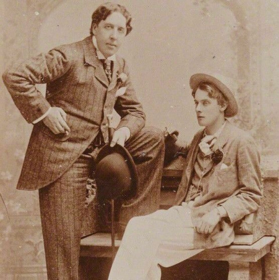 Oscar Wilde met Alfred Douglas.