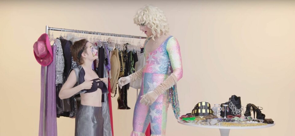 Zangeres Christine and The Queens krijgt een drag makeover