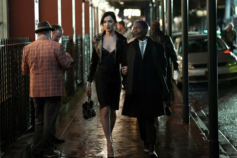 Jesse James Keitel (links) als Ruthie en CG als Shar Jesse James Keitel (links) als Ruthie en CG als Shar