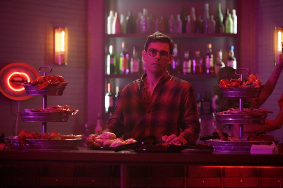 Ryan O'Connell als Julian Ryan O'Connell als Julian