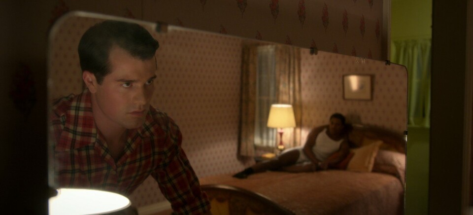 Rock Hudson (links), gespeeld door Jake Picking Rock Hudson