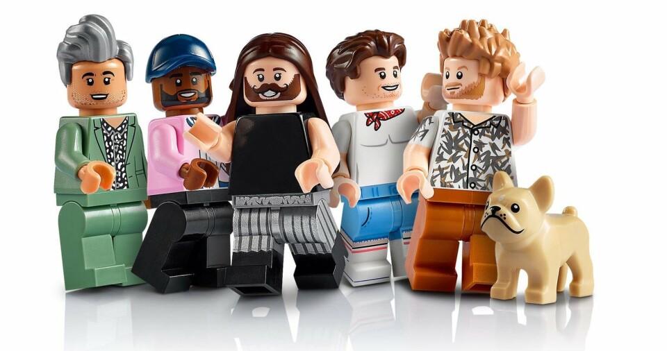 Tan, Karamo, Jonathan, Antoni, Bobby en bulldog Bruley in LEGO. Queer Eye's Fab 5 in LEGO