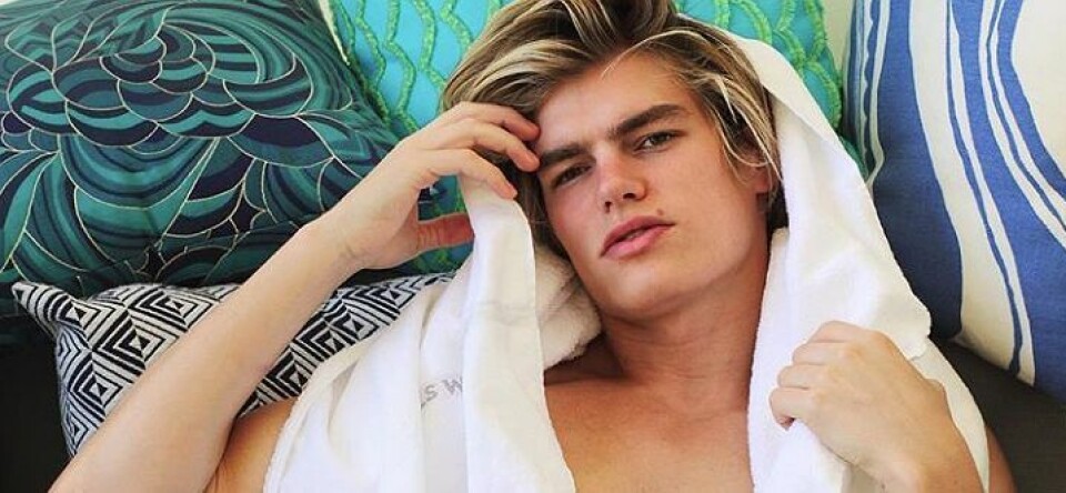 Model Zander Hodgson komt uit de kast met emotionele video