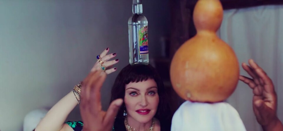 Muziek op vrijdag: Madonna hangt haar ooglap aan de wilgen