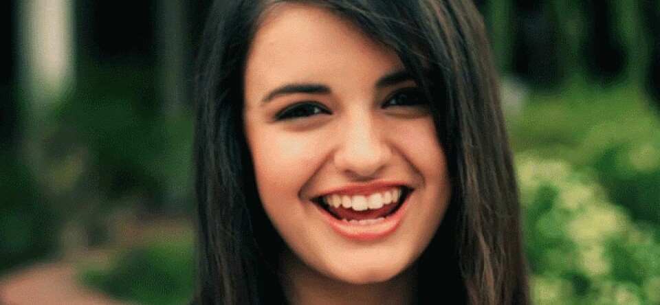 Zien: Friday-zangeres Rebecca Black maakt comeback