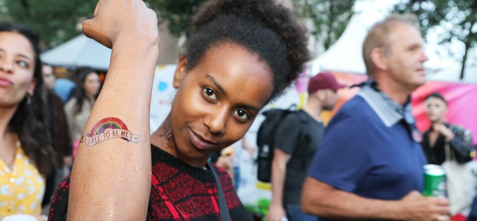 Hivos komt met 'Free to be me' prideplakkers