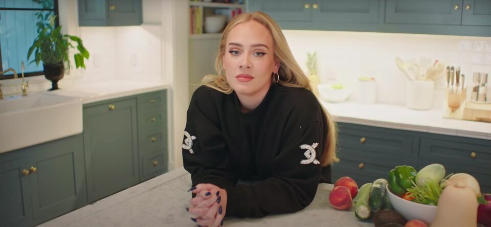Adele wijst huwelijksaanzoek queer fan af: “Ik ben hetero, my love”