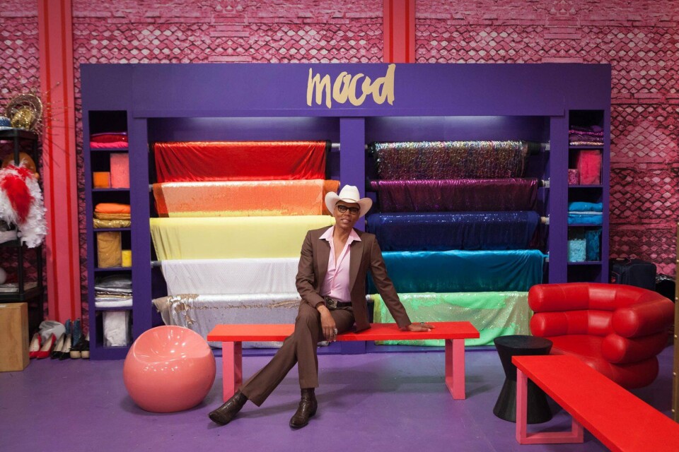 RuPaul in workroom RuPaul in workroom