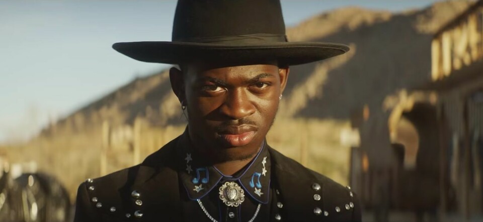 Ellen, Lil Nas X en Jonathan van Ness schitteren in queer Superbowl-commercials