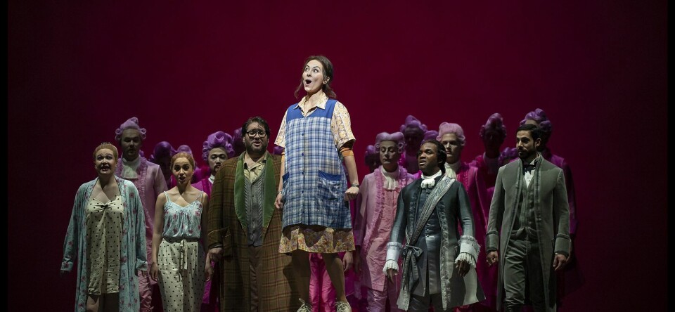 Kom genieten van Assepoester, de geestige en knalroze opera La Cenerentola