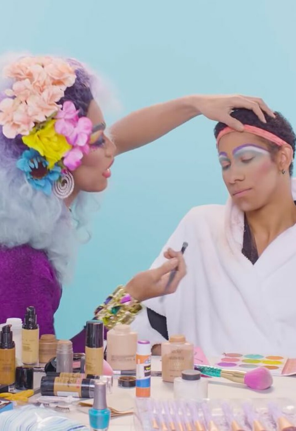 Love, Simon-acteur Keiynan Lonsdale krijgt drag make-over van The Vixen
