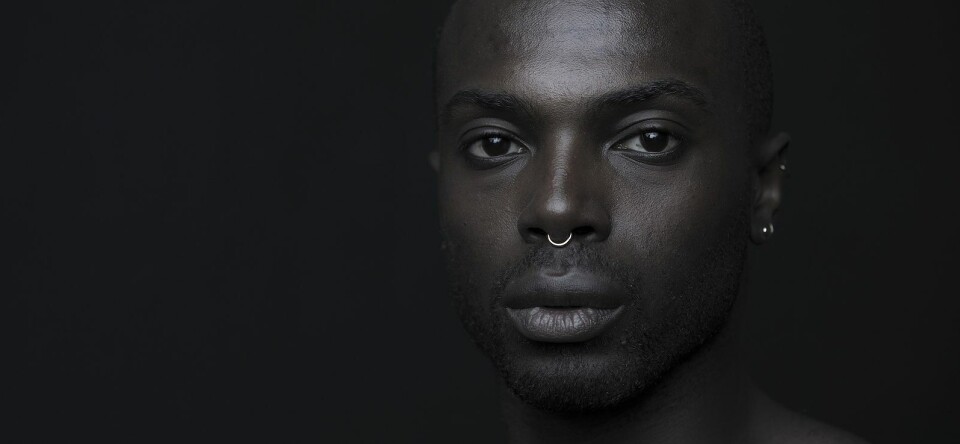 “Ik voelde mezelf altijd een outsider. De creatieve zwarte homo van het dorp”