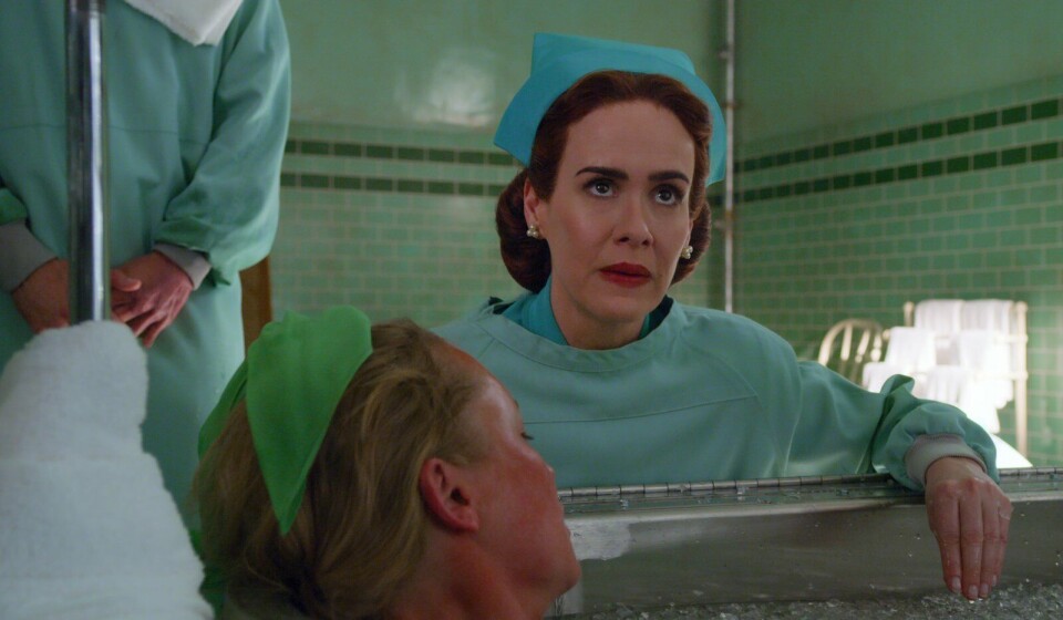 Binnenkort op Netflix: Sarah Paulson speelt een heks van een zuster in Ratched