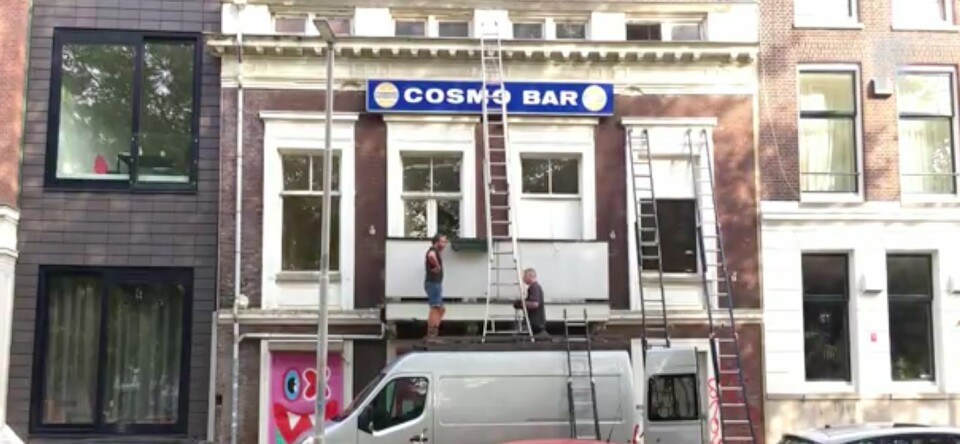 Gevelbord oudste gaybar Rotterdam wordt museumstuk