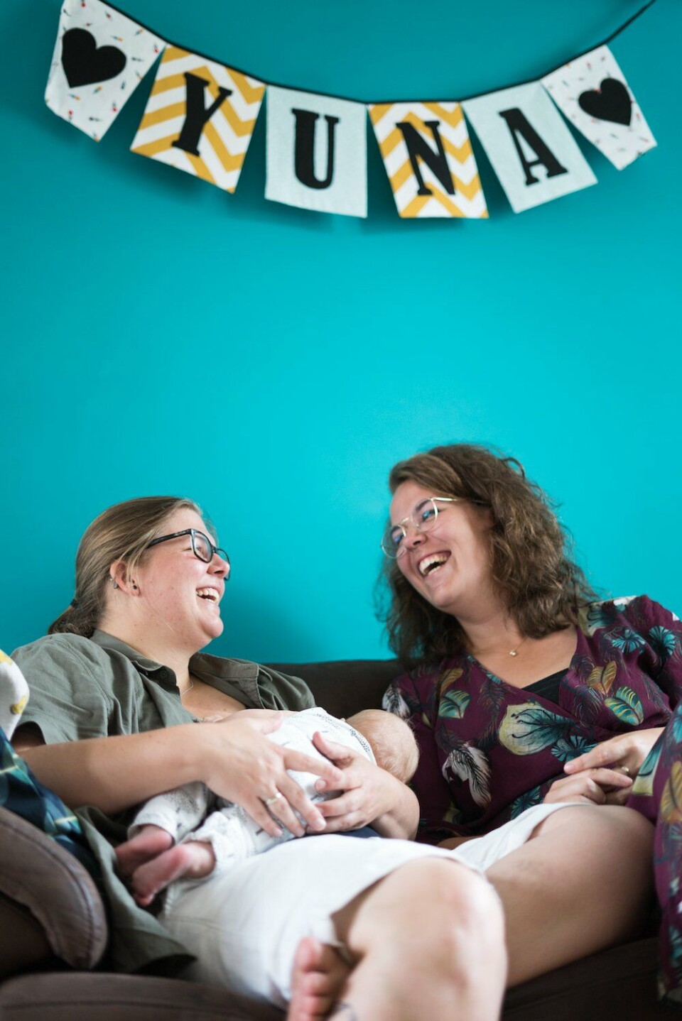Saskia (link) en Mandy (recht) regenbooggezin winq