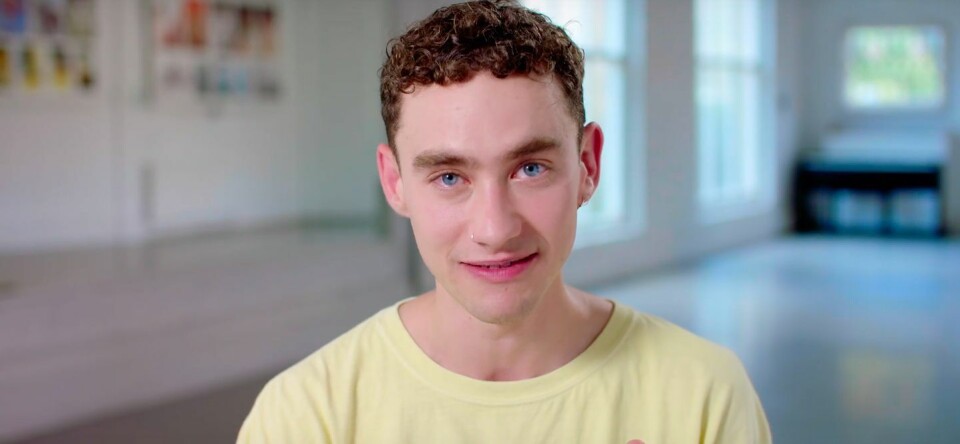 Olly Alexander veroordeelt merken vanwege ‘regenboogkapitalisme’