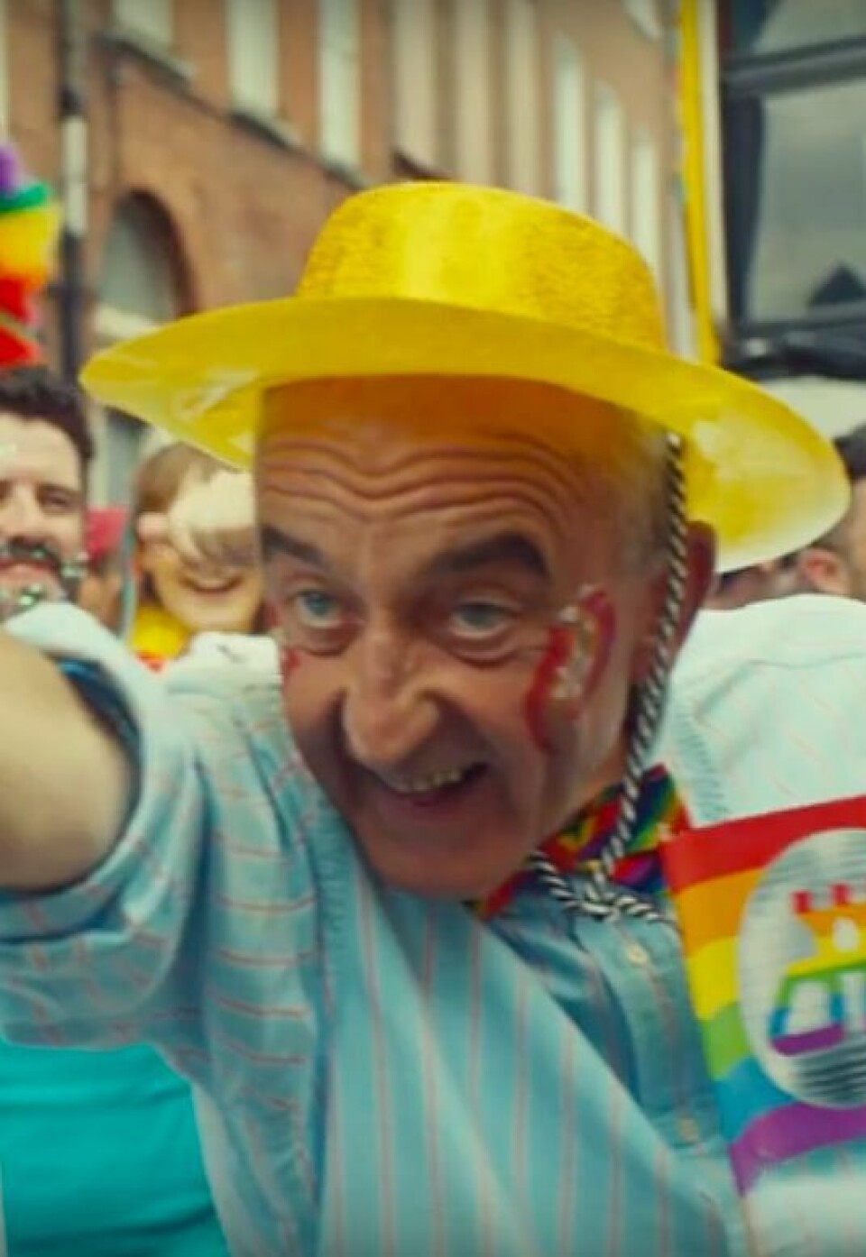 Ontroerend: jongeren nemen bejaarden mee naar hun eerste Pride