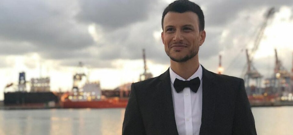 Songfestival-presentator Assi Azar doneert salaris aan LHBTQ-jongeren
