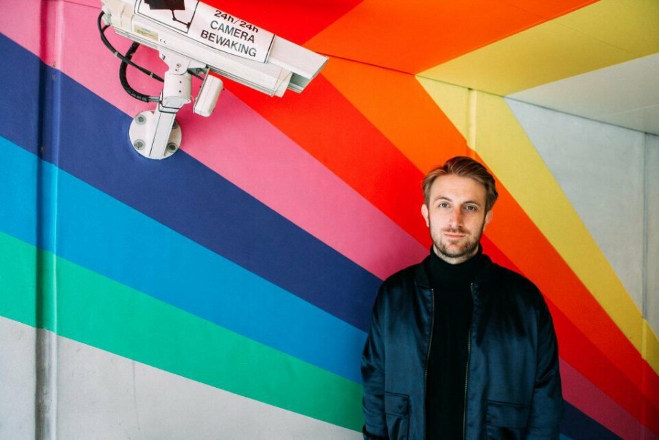 Vlogger Bram de Wijs presenteert tijdens de LBHTI+ Mediadag een talkshow met queer vloggers. (foto: Zora Solange) bram-de-wijs-lhbti-mediadag