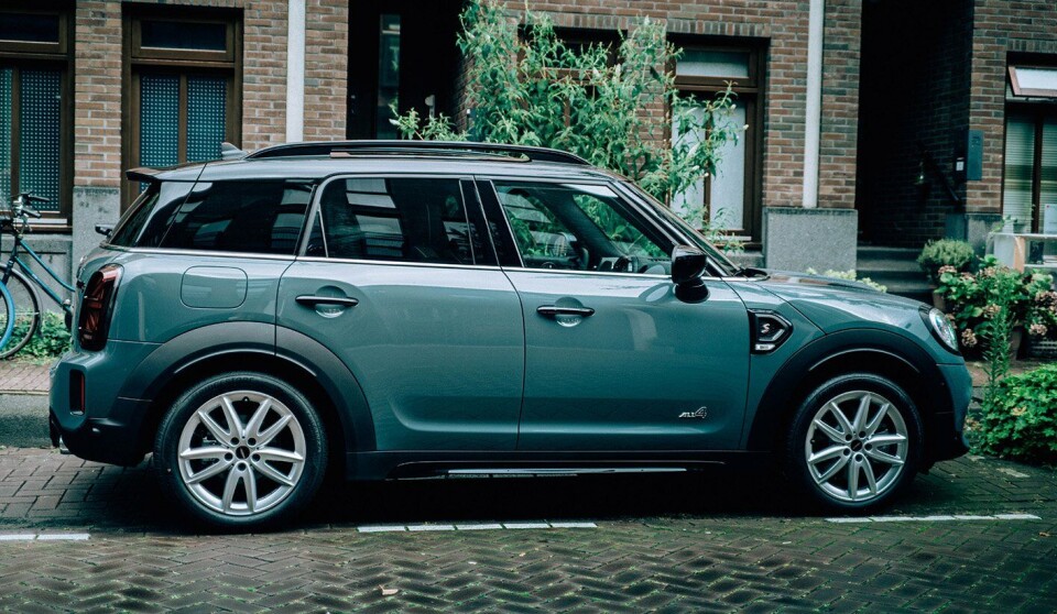 Mini Countryman sage green