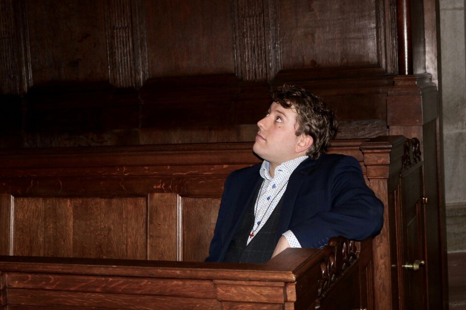 Stijn in de kerkbank Stijn in de kerkbank
