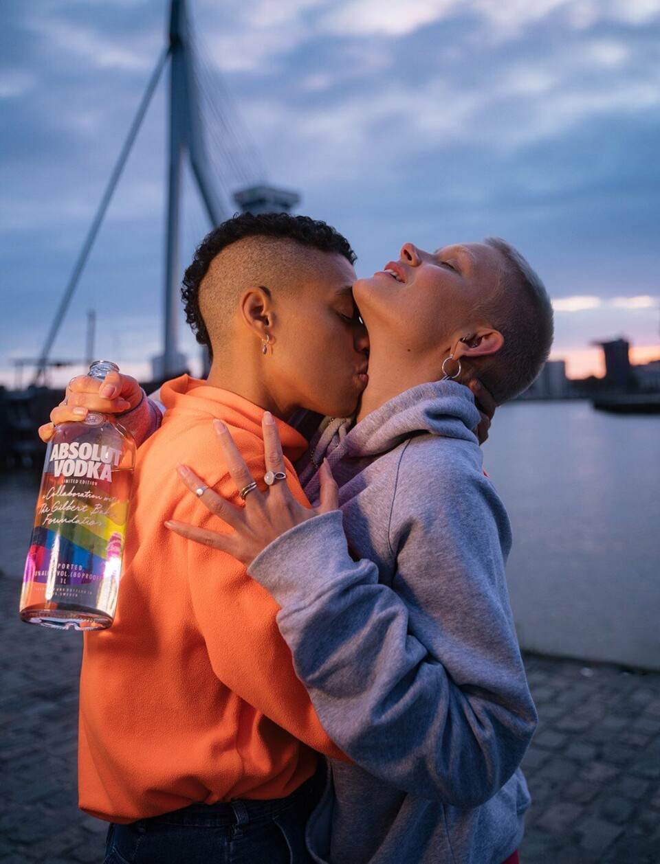 Beeld: Tengbeh Kamara | Modellen: Sarafina Paulina Bonita (die/hun) & Venla Miila Kaarina (zij/haar) Absolut Tengbeh Kamara