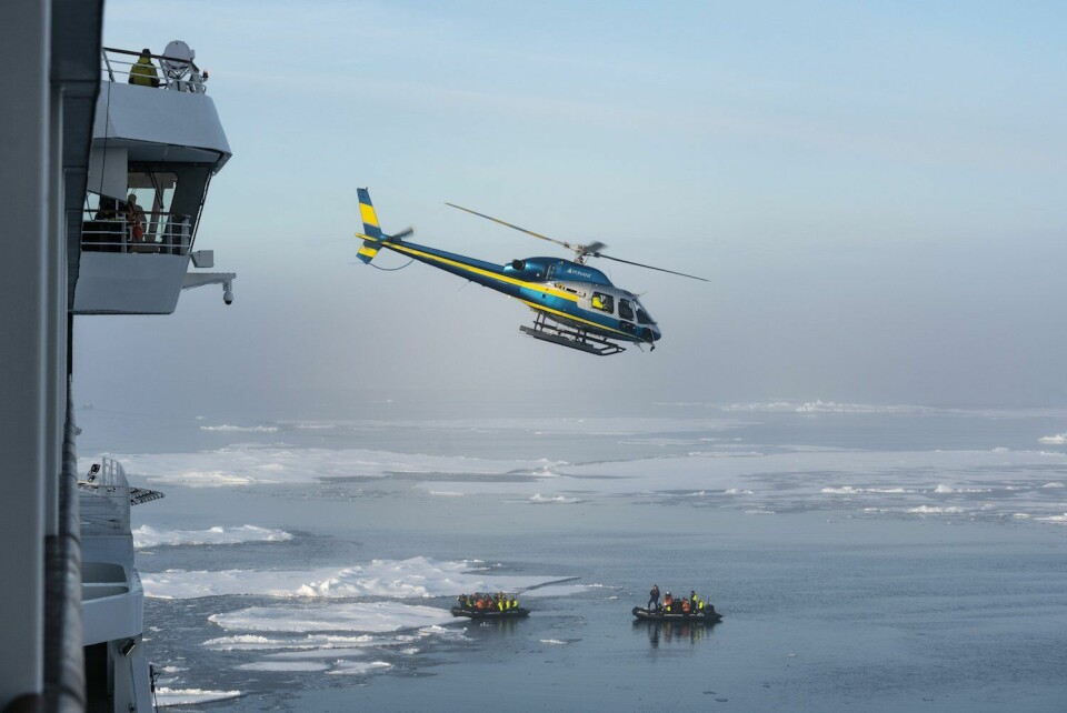 Waar de poolkap overgaat in zee en overal ijsschotsen drijven is het een prima plekje voor excursies in rubberboten.