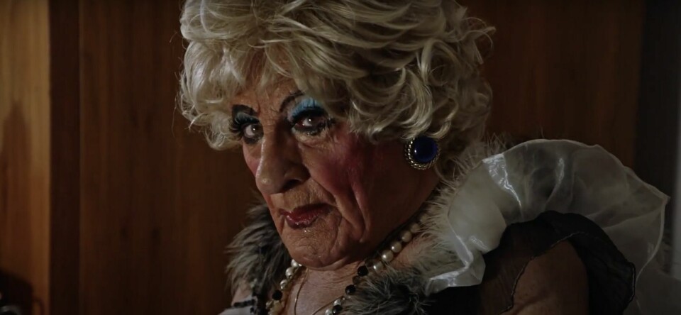 Bekijk de trailer van Maisie, de film over een dragqueen van 88 jaar