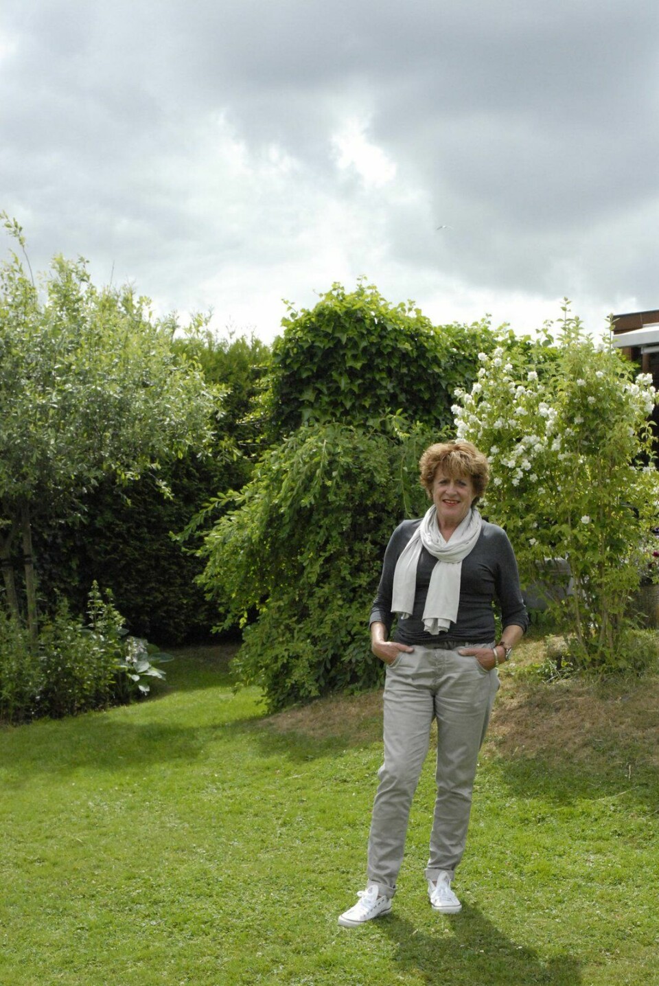 Mieke Martelhoff, uitbater Vivelavie, in haar tuin
