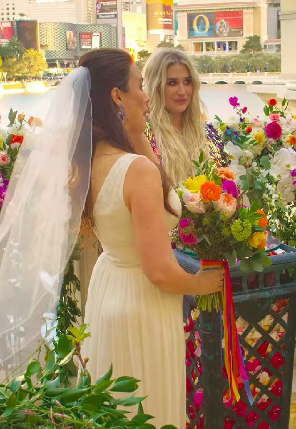 Kesha trouwt echt homostel in haar nieuwe video