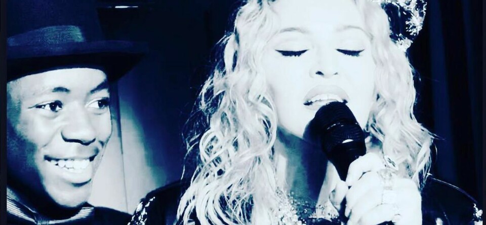 Madonna brengt verrassingsbezoek aan Stonewall Inn en zingt 'Like a Prayer'
