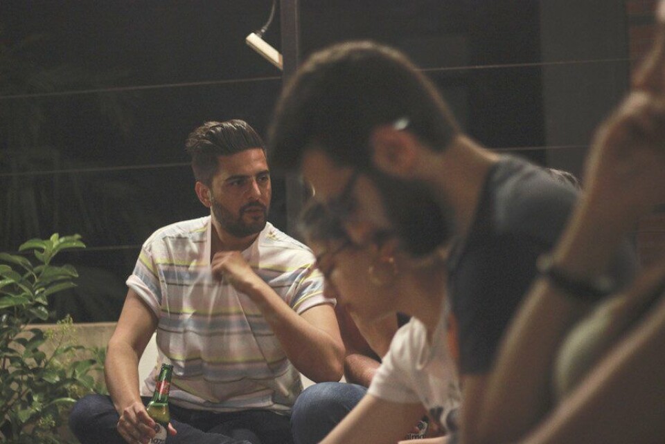 Haroon tijdens de queer-verhalenavond van Cliffhangers / Foto: Whard Sleiman