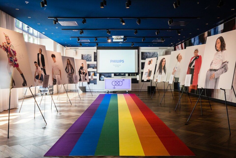 Video: 7 LHBTQ's over hun band met pride