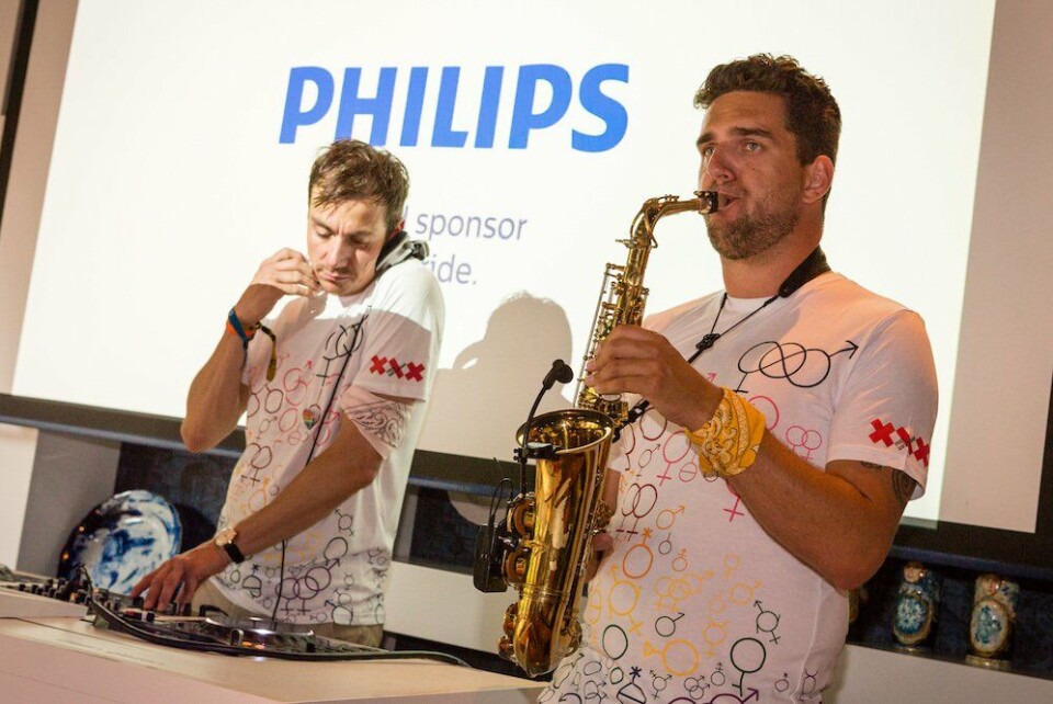 Video: 7 LHBTQ's over hun band met pride