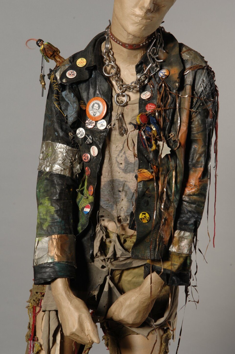 Inspiratieobject van stylist Yves Saïdi: Korte zwarte leren jas, maker onbekend, 1981-1983, collectie Museum Rotterdam
