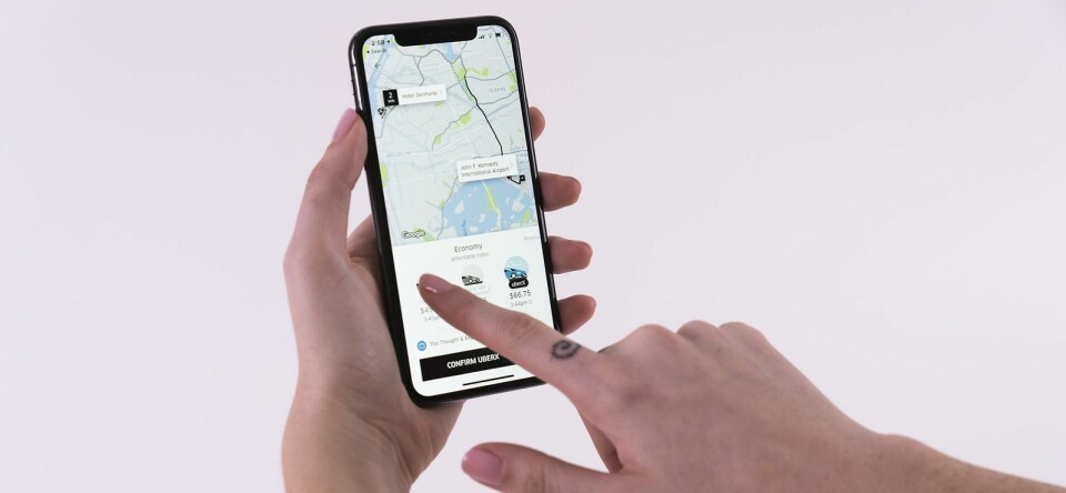 Homostel uitgescholden en bespuugd door Uber-chauffeur