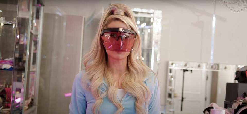 Video: dit zijn de festivaltips van Paris Hilton om er heet uit te zien