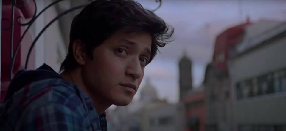 Bekijk de trailer van I Carry You With Me
