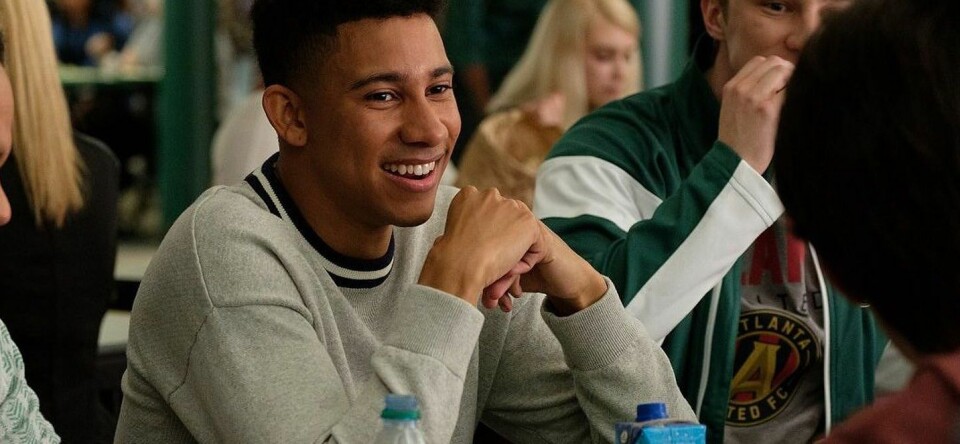 Love, Simon-acteur Keiynan Lonsdale speelt in gay romcom Make Fake Boyfriend