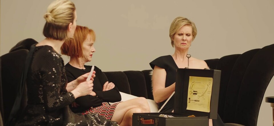 Ratched-actrices bespreken medische instrumenten: “Waar stop je dit in?”