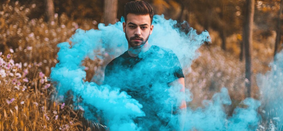 Agoney probeert het taboe rondom make-updragende mannen te doorbreken