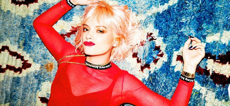 Lily Allen draagt haar ‘Fuck You’-lied op aan tv-presentator