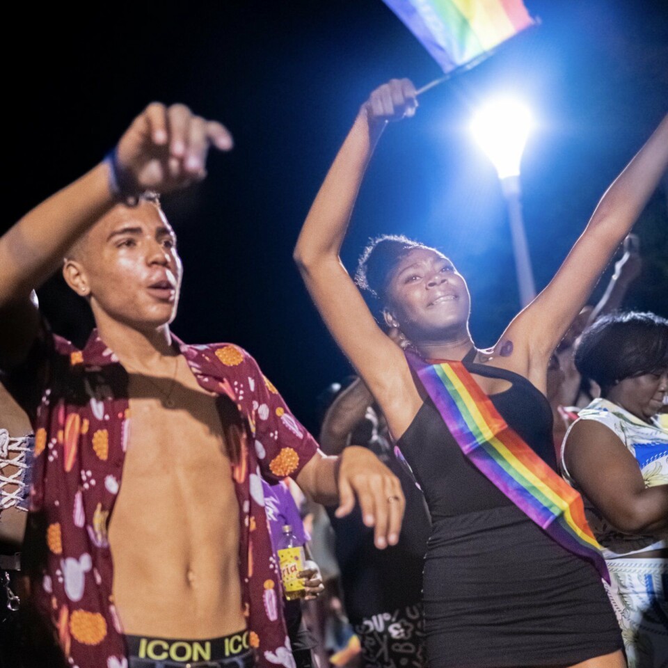 Publiek bij de feestelijke opening van Curaçao Pride op het Wilhelminaplein in Willemstad. Publiek bij de feestelijke opening van Curaçao Pride