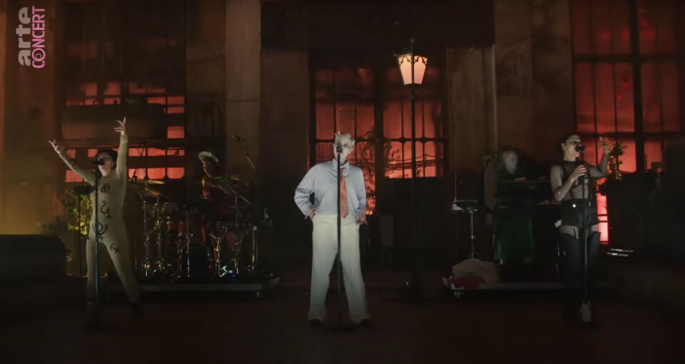 Bekijk hier een bijzonder concert van Fever Ray in de hoogovens van het Franse Uckange Fever Ray