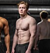 Kit Connor shirtless in sportschool