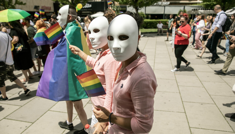Het publiek tijdens de pride parade is erg divers. Sommige Kosovaren willen
liever anoniem blijven.