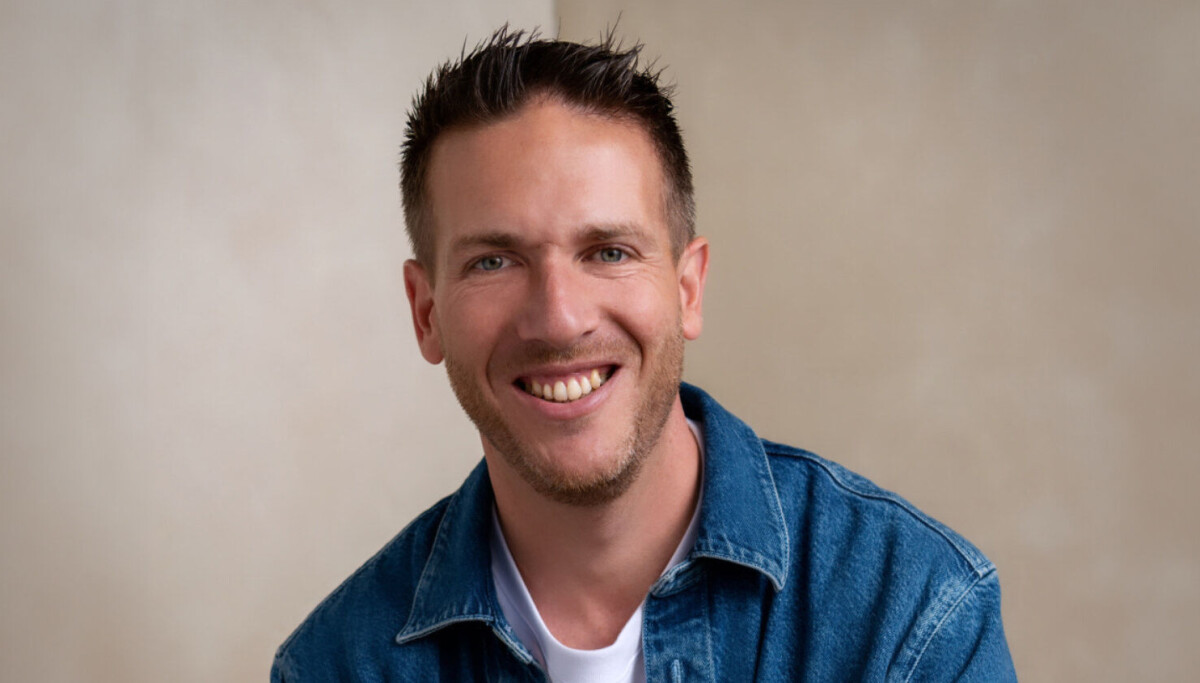 EenVandaag verslaggever Tom van ’t Einde over zijn allereerste keer in een gaybar EenVandaag verslaggever Tom van ’t Einde over zijn allereerste keer in een gaybar