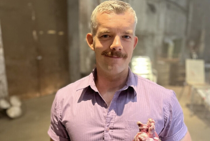 Russell Tovey en Tom Blyth binnenkort te zien in queer politiedrama Plainclothes Russell Tovey