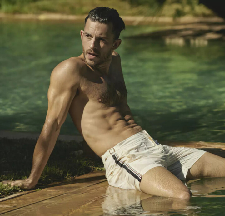 Heartstopper: acteur Jonathan Bailey te zien in het derde seizoen als 'celebrity crush' van Charlie Jonathan Bailey